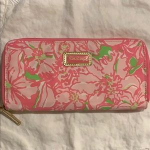 Lilly Pulitzer GWP travel wallet
